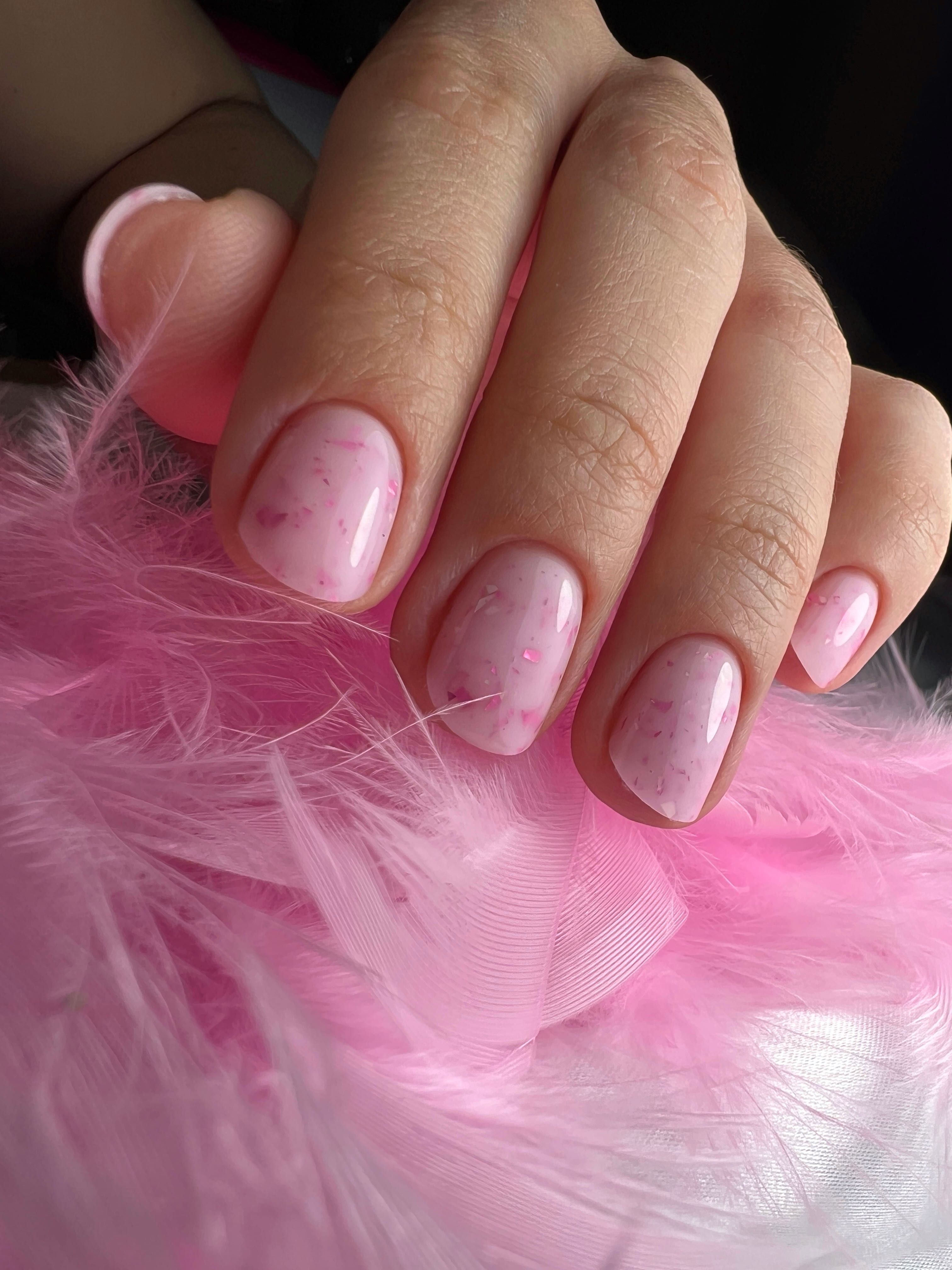 Manichiură/pedichiura profesională – unghii gel & semipermanent
