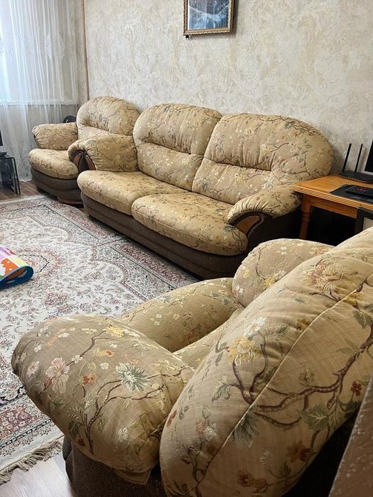 Диван раскладывающийся с двумя креслами