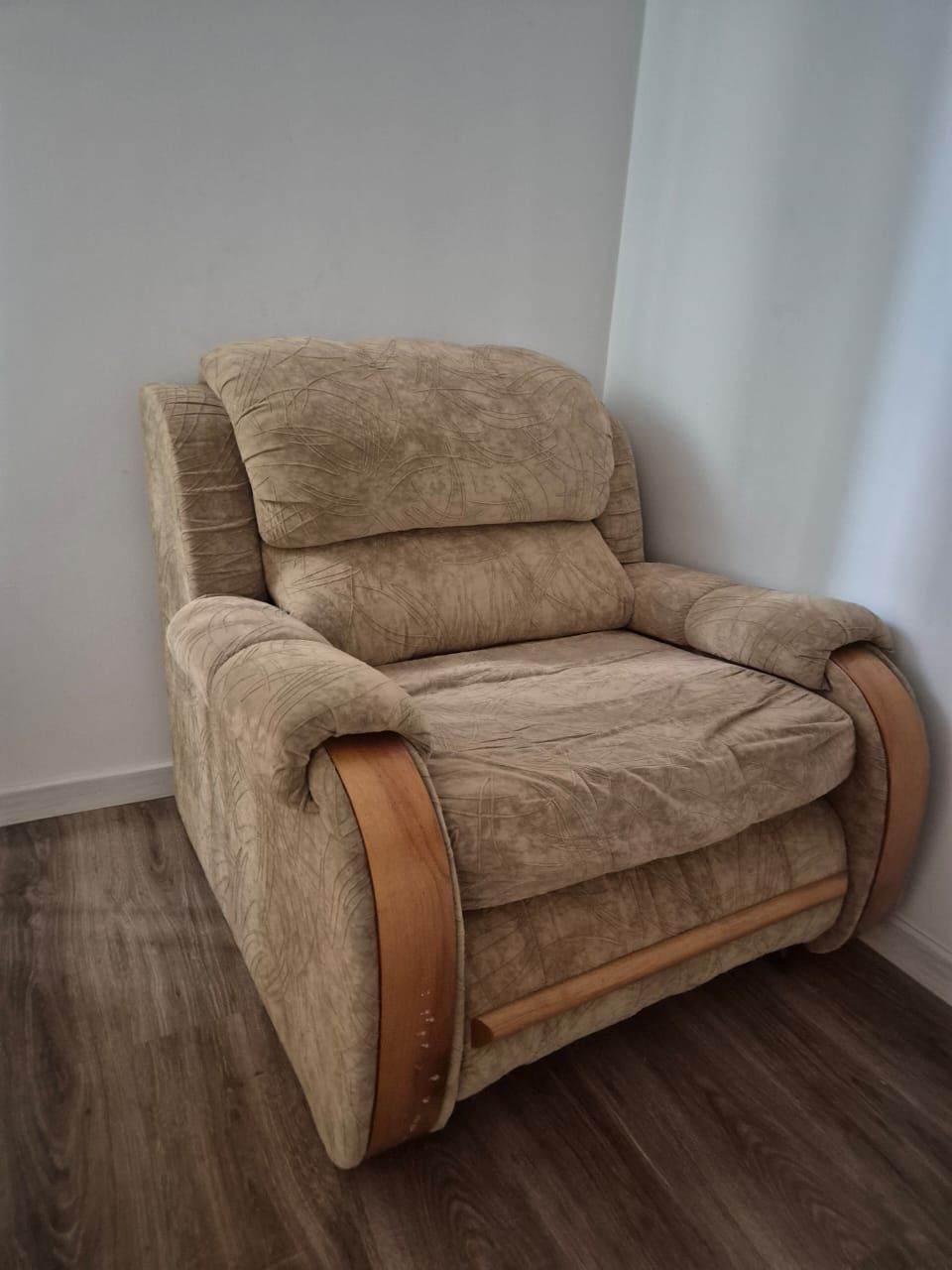 Продам диван и кресло