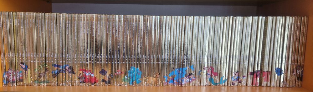 Vând setul de cărți Disney "Povești din colectia de aur"