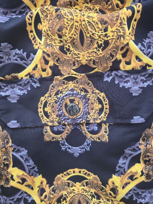 Vand jacheta de toamnă Versace