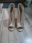 Botine decupate aurii
