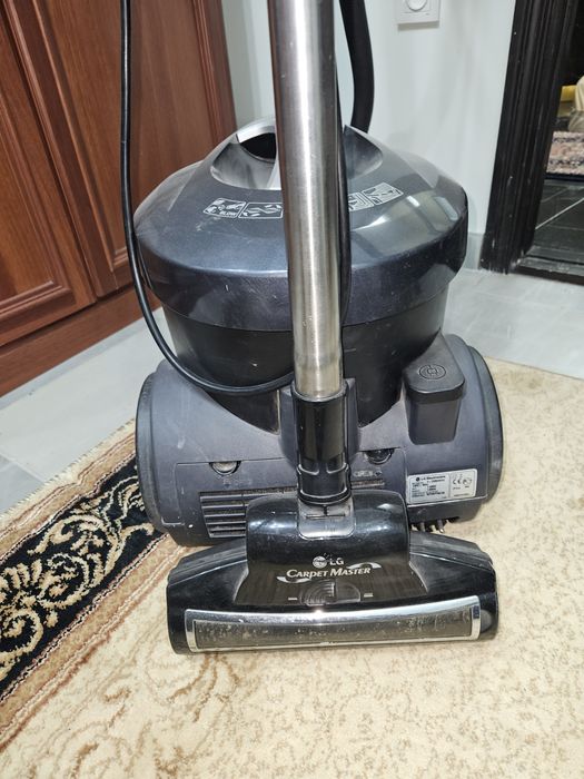 Продам моющий пылесос.