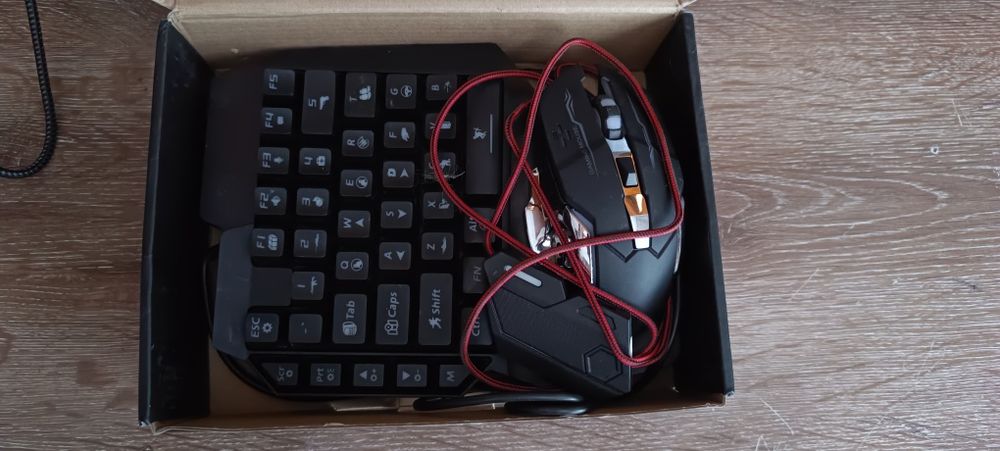 Продаю клавиатуру игравшую для телефона