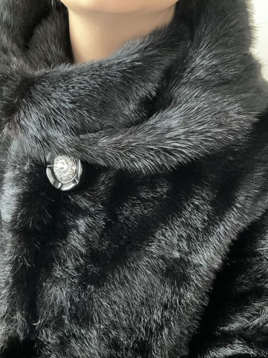 Продам новковую шубу