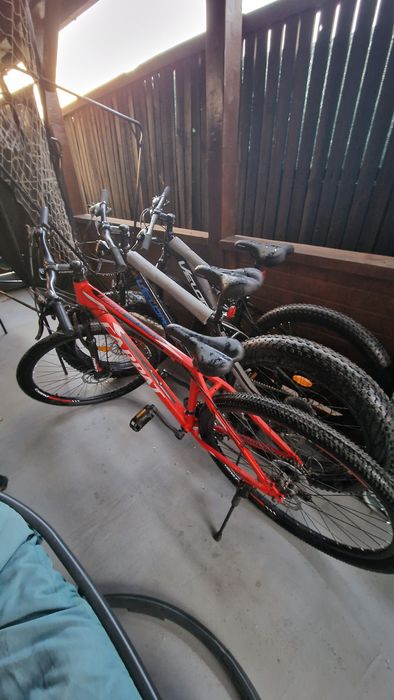Vând 3 biciclete noi !