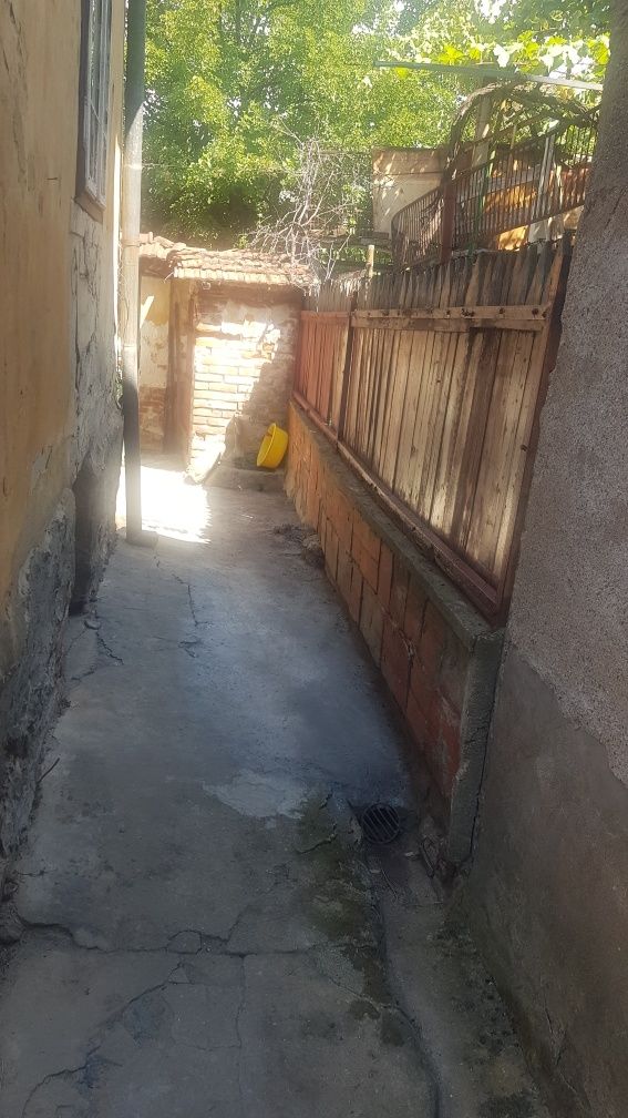 Продава къща в центъра та гр.Дупница