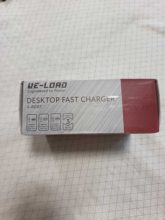 Настолно бързо зарядно устройство We-Load с 4 порта.
