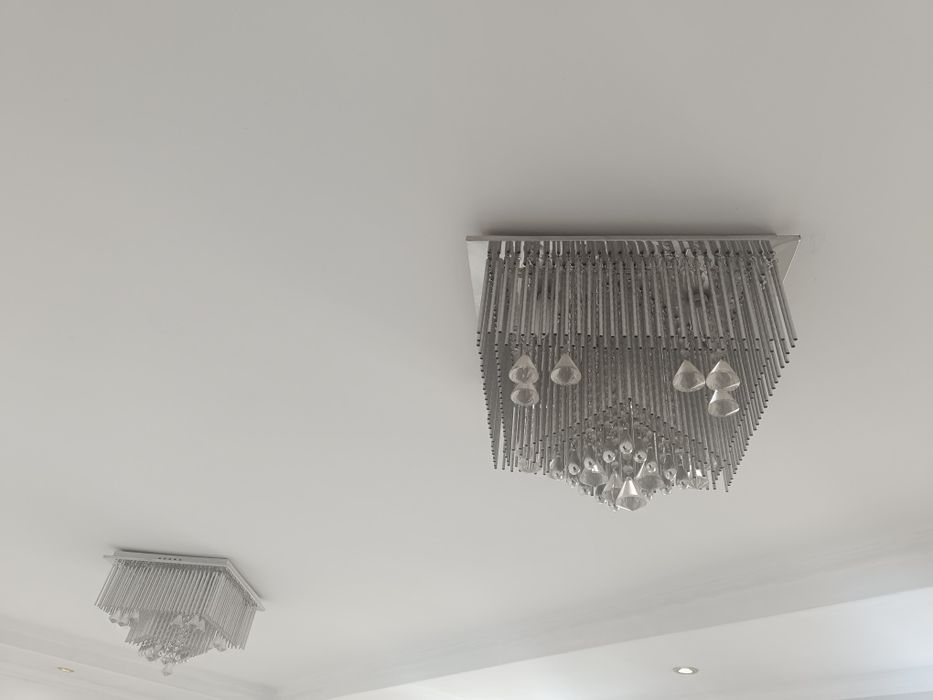 Продам люстру б/у