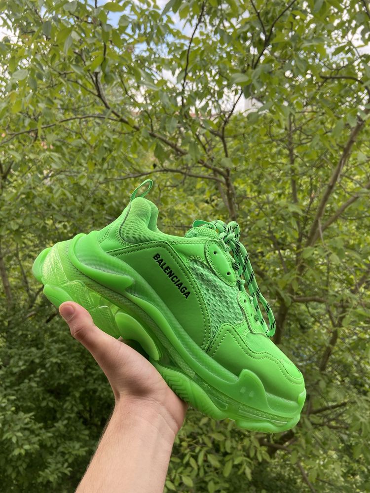 balenciaga triple s