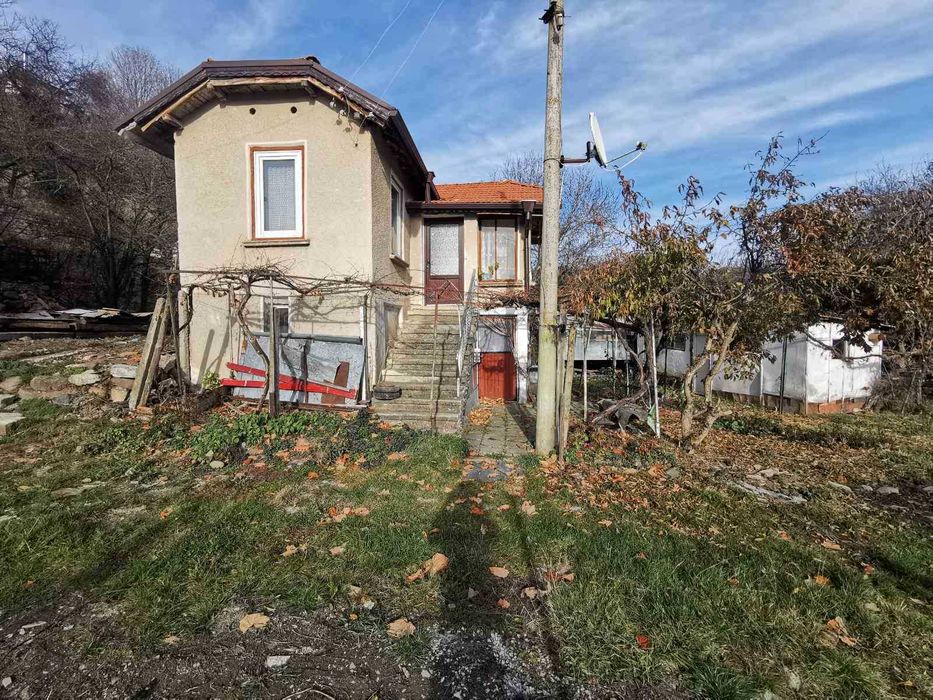 Продава се Къща в с. Комщица, Област София-област - 35 кв.м за 743 €/кв.м - Снимка #2