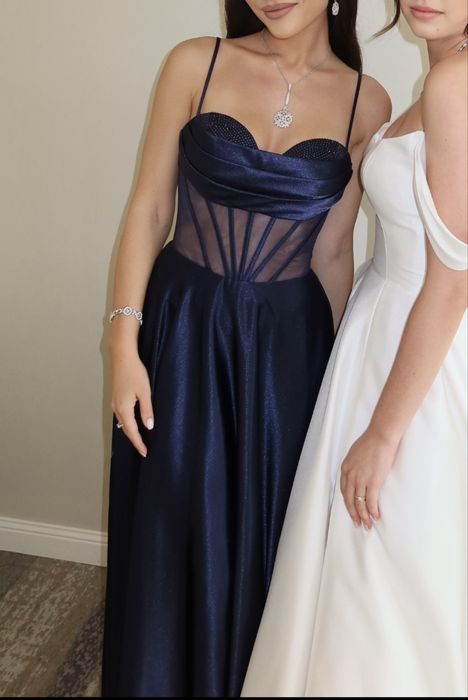 Дълга вечерна рокля