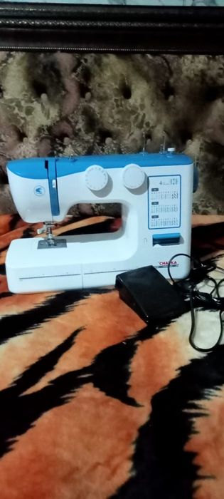 Продам швейную машинку