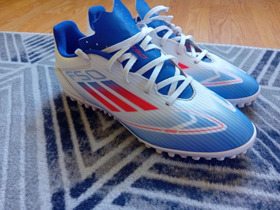 Ghete de fotbal F50
