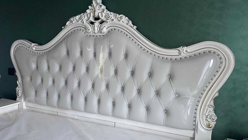 pat si noptire lemn masiv alb auriu