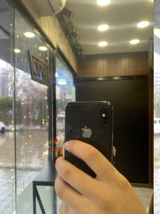 Iphone xs rangi qora