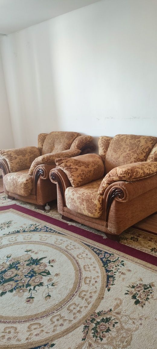 Продам диван и 2 кресла