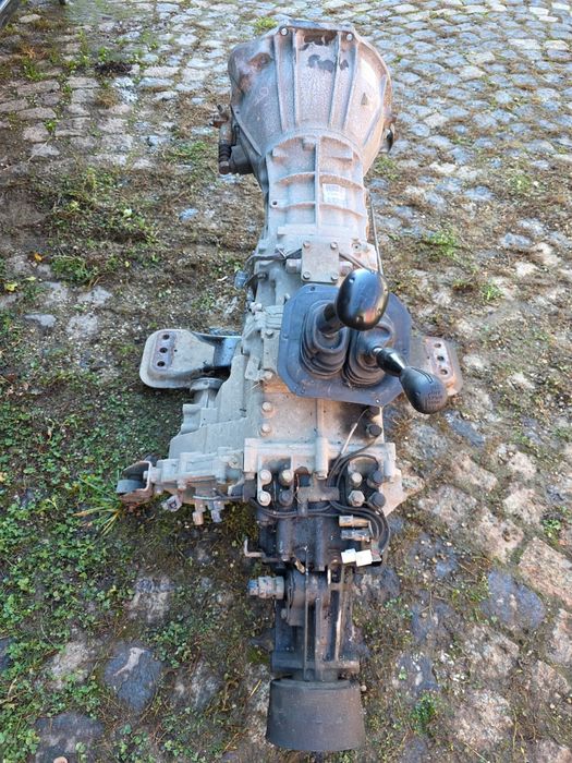 Cutie viteza Mitsubishi L200 an 2009