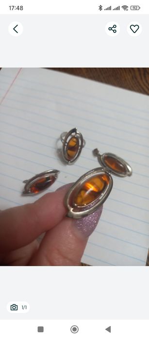 Продается комплект из янтаря