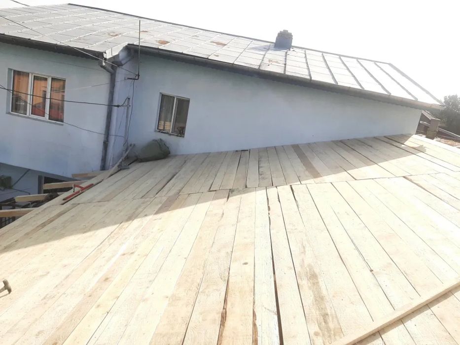 Executam acoperișuri/terase/ reparați