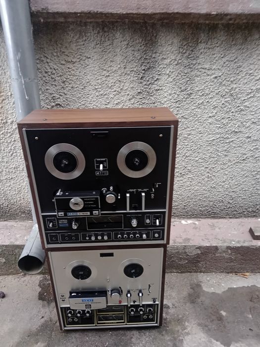 Magnetofon Akai X1810 autorevers patru piste trei motoare. Cardrige