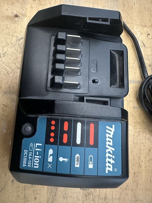 Incarcator makita dc18wa u