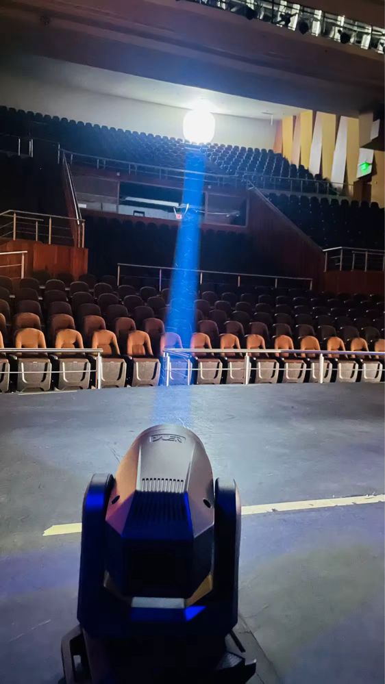 Moving Head Beam+Spot 200W LED NOU!