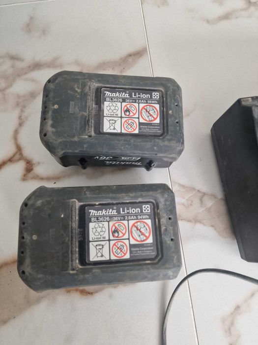 Комплект зарядно със 2 батерии Макита  модел 36V BL3626