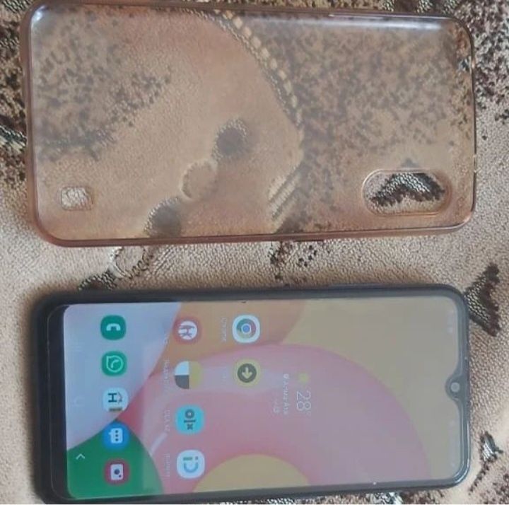 Продам galaxy A01 в хорошем состояний озу 2Гб тянет игры