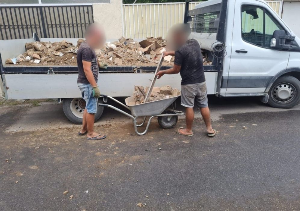 Demolari : case/pereți ,Decopertari : gresie/faianța, Transport Moloz