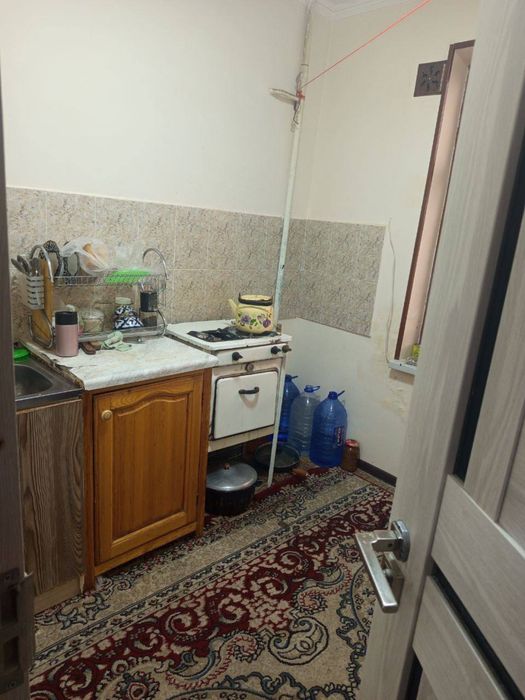 Прадаётся 1х 8микрарайоне можно через банк вдоль дороги базар