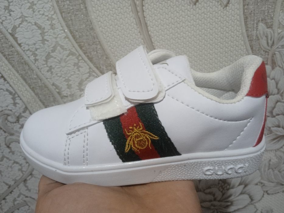 Gucci va Balenciaga krasfokalari