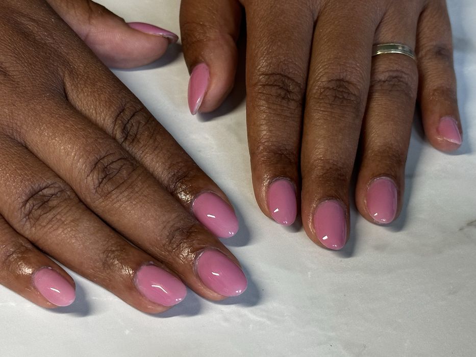 Manichiura cu gel / programari disponibile ptr luna Decembrie