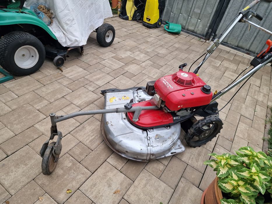 Vand masina de tuns iarba inalta Honda