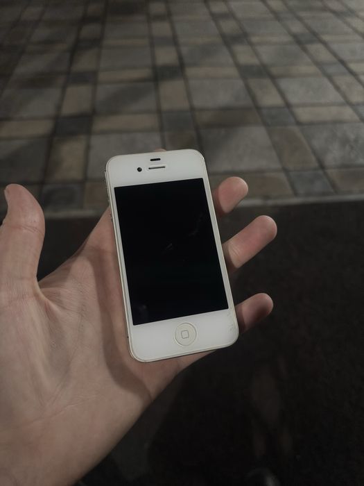 Продам iPhone 4 S