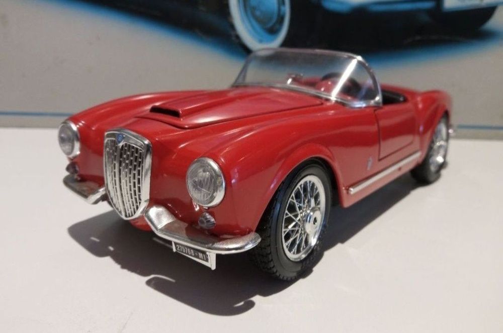 Lancia Aurelia1:18
Scara 1:18
Bburago

Pozele reflectă realitatea. Se