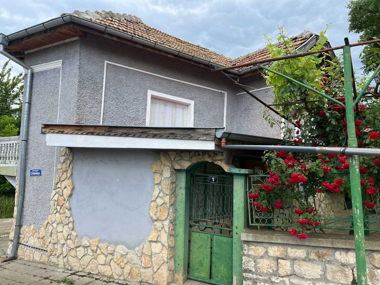 Продава се Къща в с. Садовец, Област Плевен - 192 кв.м за 174 €/кв.м - Снимка #2