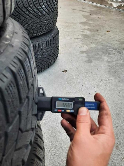 4 Броя 205/60/16 Dunlop 2x7,7mm 2x5,6mm