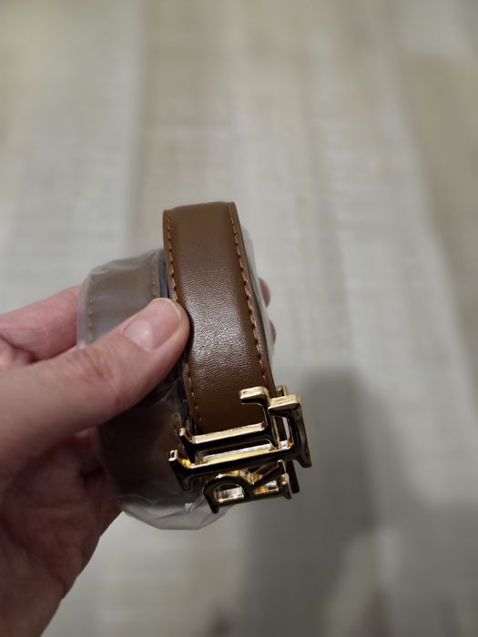 Curea Ralph Lauren, noua, nepurtata!
Lungime: 110cm
Latime: 2,5cm
Piel