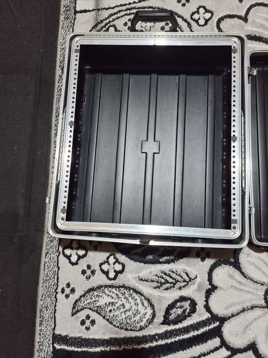 Case pentru mixer pasive si active este compatibil cu dynacordu yamaha