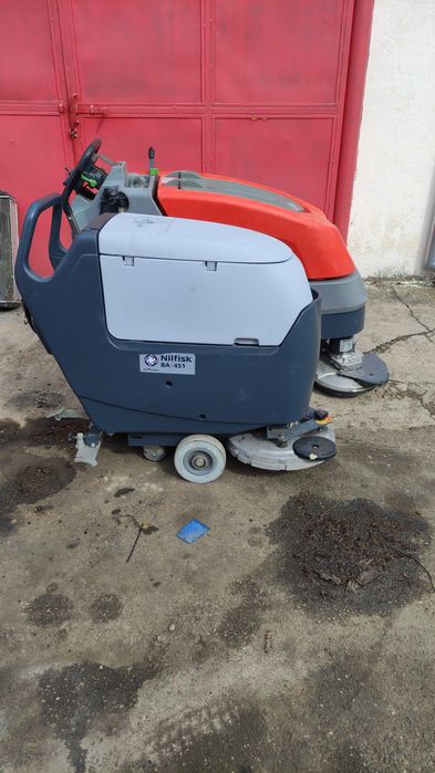 Închiriere utilaje –Mașini de spălat pardoseală disponibile