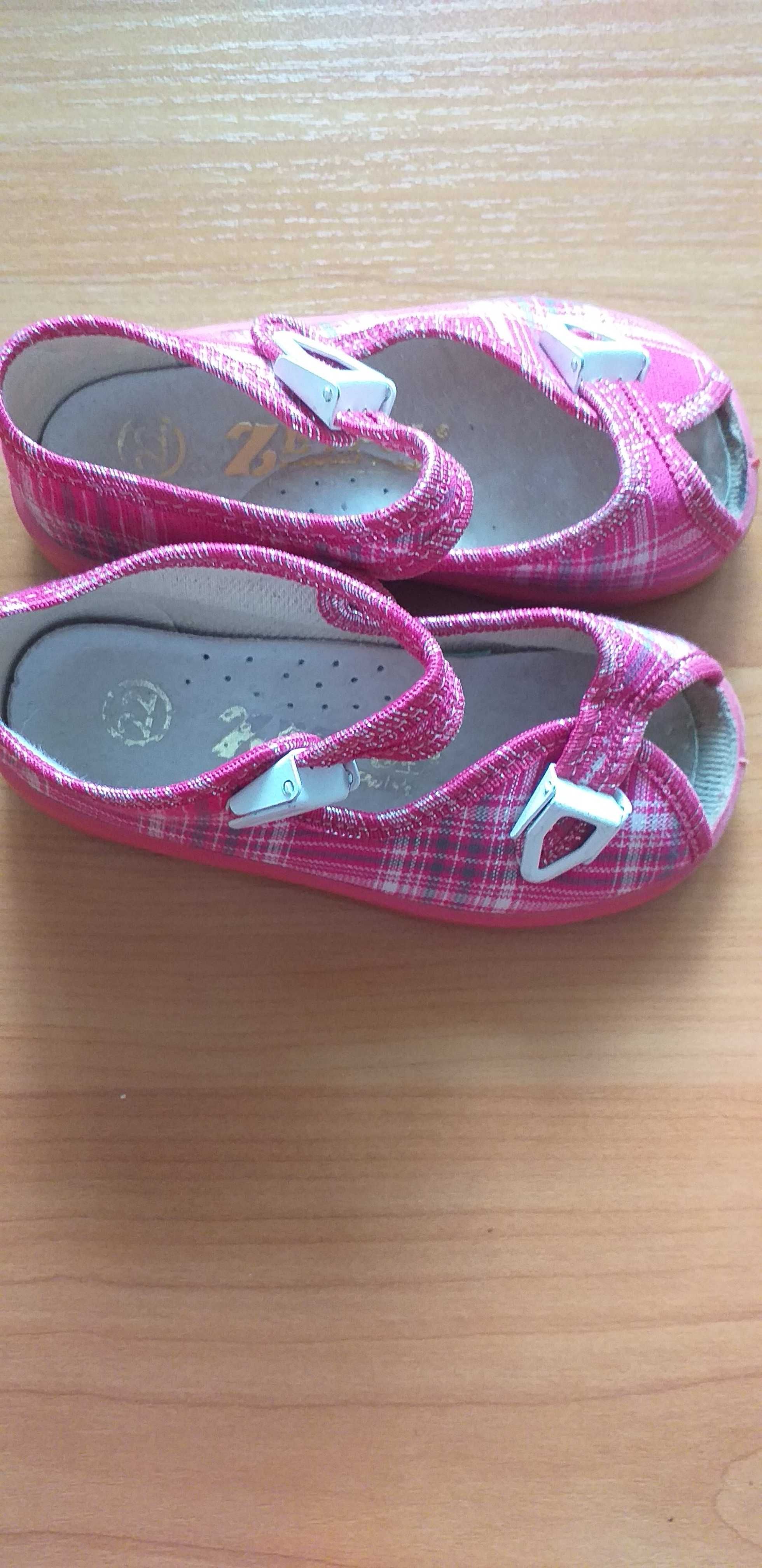 Продам недорого детские сандали размер 22,цена 1500тенге