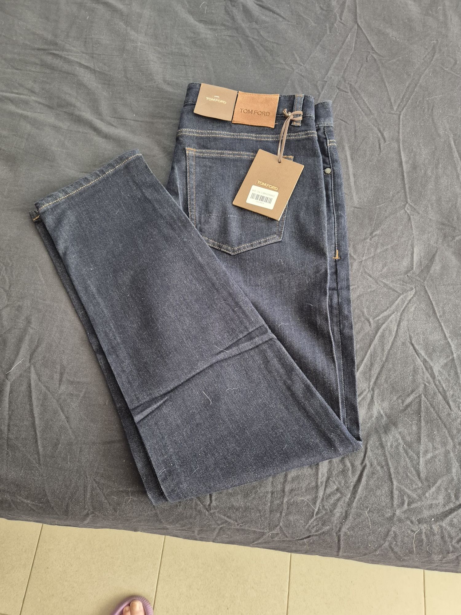 Продавам оригинални мъжки дънки Tom Ford