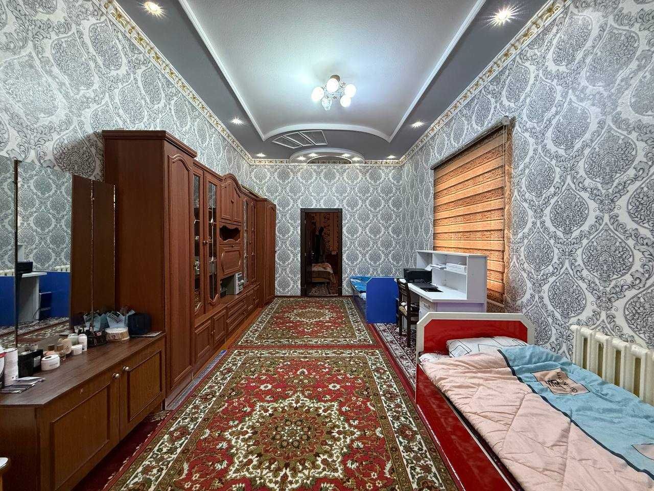 Tayyor 6 sotiqli hovli sotiladi.