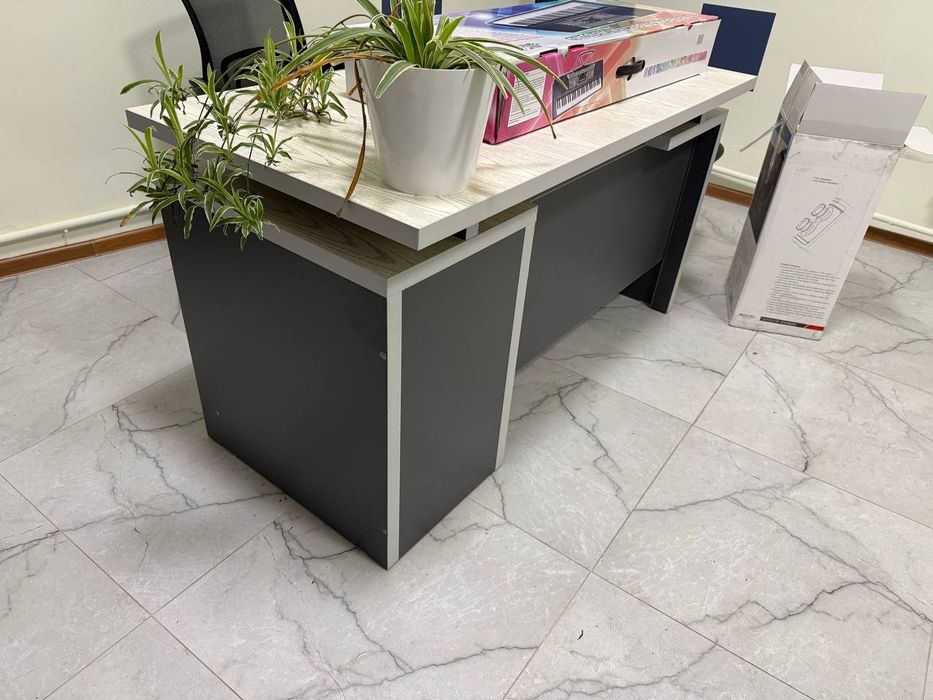 Красивая современная офисная мебель