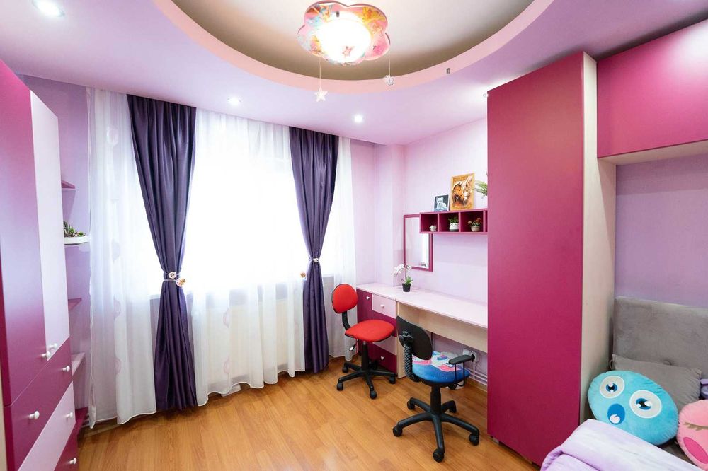 Vand mobilier dormitor adolescenta