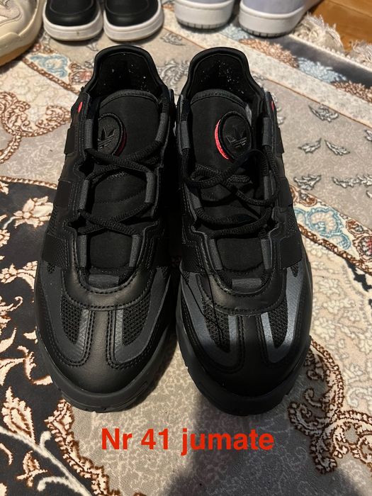 Pantofi sport noi și folosiți