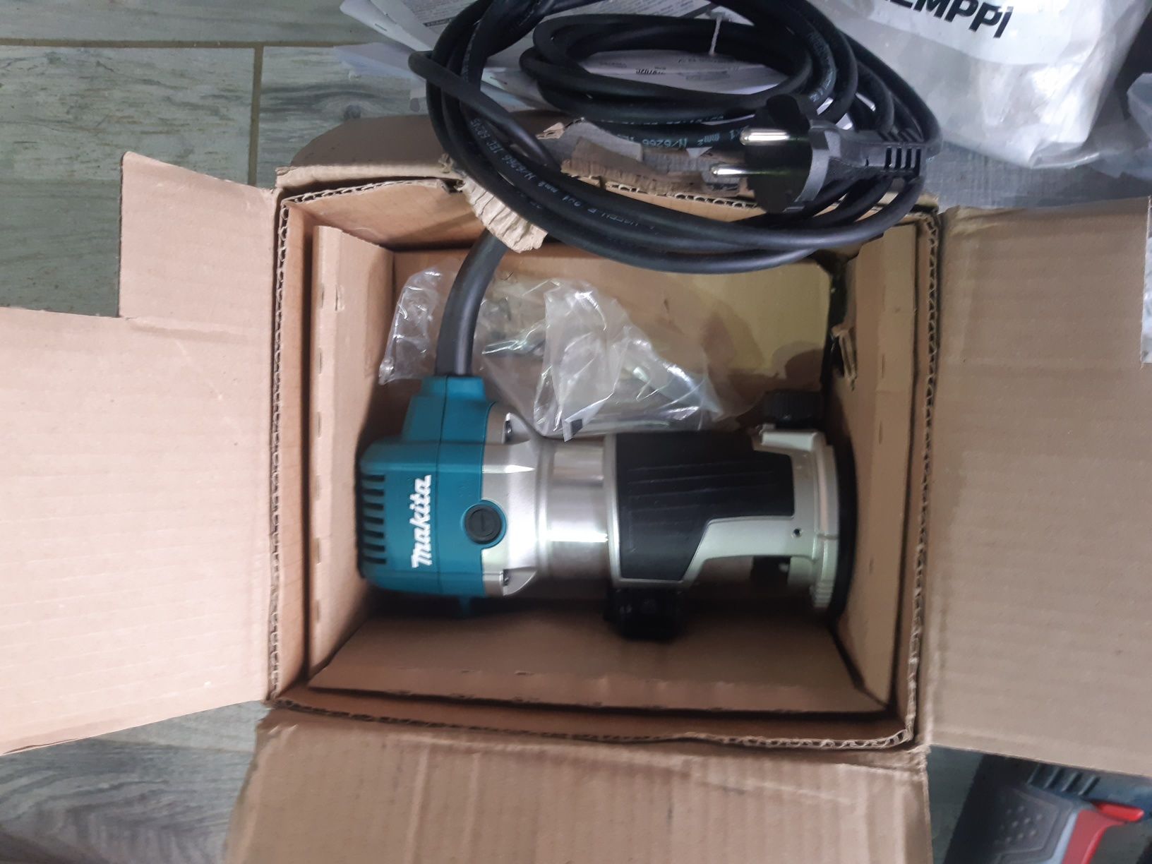 Obarfreza Makita RT 0702c noua