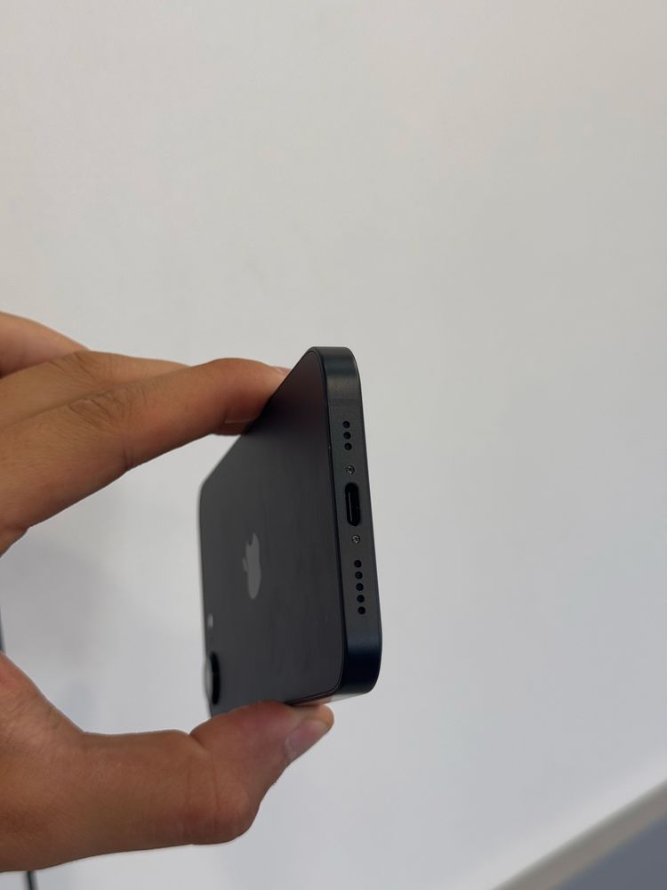 Продавам iPhone 16e ГАРАНЦИЯ