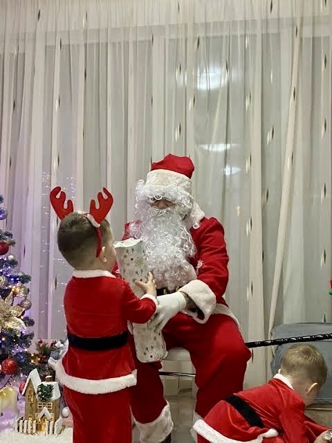 MOS CRACIUN vine la tine acasa